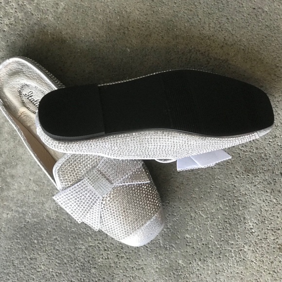 1 Left! Italina Silver Rhinestone Bow Flat Mule - Picture 3 of 8